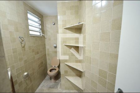 Casa à venda com 550m², 5 quartos e 2 vagasBanheiro da piscina