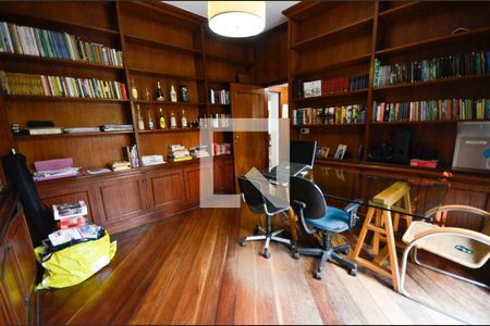 Casa à venda com 550m², 5 quartos e 2 vagasEscritório