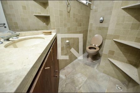 Casa à venda com 550m², 5 quartos e 2 vagasBanheiro da piscina