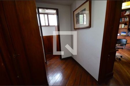 Casa à venda com 550m², 5 quartos e 2 vagasEntrada do escritorio