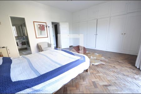 Casa à venda com 550m², 5 quartos e 2 vagasQuarto com suíte