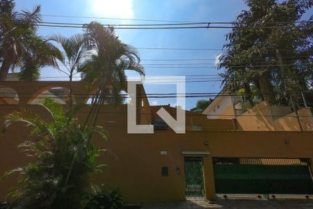 Casa à venda com 501m², 3 quartos e 4 vagas Casa à venda com 501m², 3 quartos e 4 vagasFachada