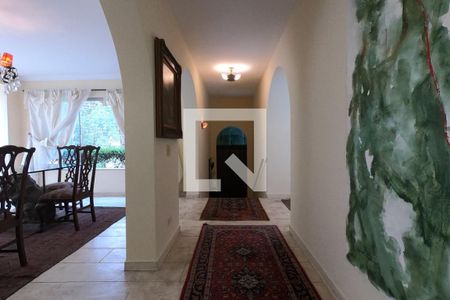 Casa à venda com 501m², 3 quartos e 4 vagas Casa à venda com 501m², 3 quartos e 4 vagasCorredor