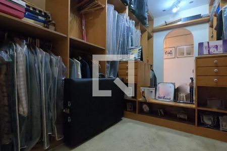 Casa à venda com 501m², 3 quartos e 4 vagas Casa à venda com 501m², 3 quartos e 4 vagasSuíte 2 Closet