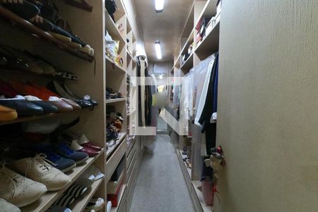 Casa à venda com 501m², 3 quartos e 4 vagas Casa à venda com 501m², 3 quartos e 4 vagasCloset