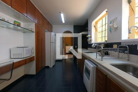 Casa à venda com 501m², 3 quartos e 4 vagas Casa à venda com 501m², 3 quartos e 4 vagasCozinha