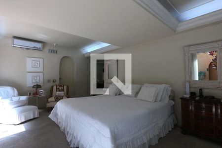 Casa à venda com 501m², 3 quartos e 4 vagas Casa à venda com 501m², 3 quartos e 4 vagasSuíte