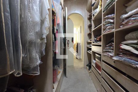 Casa à venda com 501m², 3 quartos e 4 vagas Casa à venda com 501m², 3 quartos e 4 vagasCloset