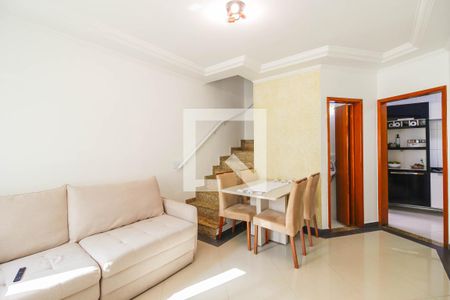 Sala de casa de condomínio para alugar com 2 quartos, 107m² em Vila Esperança, São Paulo
