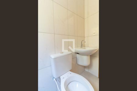 Casa para alugar com 70m², 2 quartos e sem vaga Casa para alugar com 70m², 2 quartos e sem vagaBanheiro