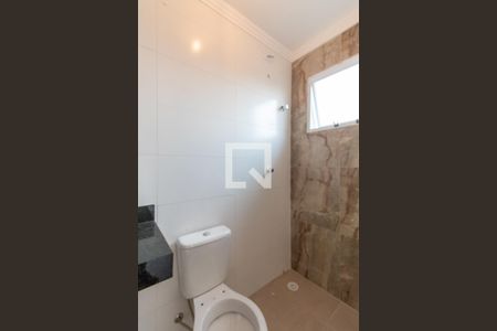 Casa de condomínio para alugar com 65m², 2 quartos e 1 vaga Casa de condomínio para alugar com 65m², 2 quartos e 1 vagaBanheiro da Suíte 1