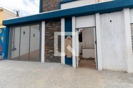 Casa de condomínio para alugar com 65m², 2 quartos e 1 vaga Casa de condomínio para alugar com 65m², 2 quartos e 1 vagaFachada