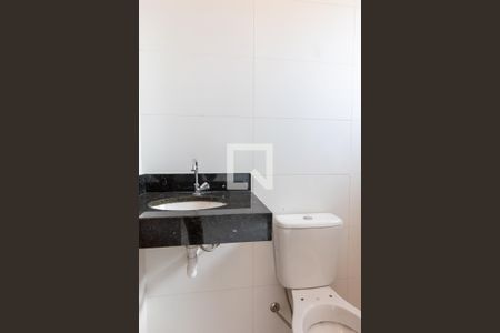 Casa de condomínio para alugar com 65m², 2 quartos e 1 vaga Casa de condomínio para alugar com 65m², 2 quartos e 1 vagaBanheiro da Suíte 1