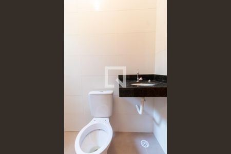 Casa de condomínio para alugar com 65m², 2 quartos e 1 vaga Casa de condomínio para alugar com 65m², 2 quartos e 1 vagaBanheiro da Suíte 2