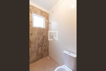 Casa de condomínio para alugar com 65m², 2 quartos e 1 vaga Casa de condomínio para alugar com 65m², 2 quartos e 1 vagaBanheiro da Suíte 2