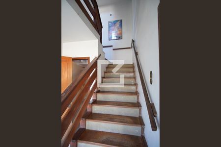 Casa à venda com 260m², 3 quartos e 2 vagasEscada