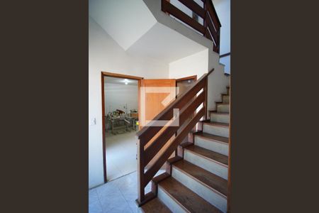 Casa à venda com 260m², 3 quartos e 2 vagasEscada