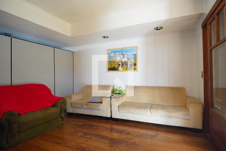 Sala de TV de casa à venda com 3 quartos, 260m² em Cristo Redentor, Porto Alegre