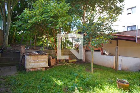 Casa à venda com 260m², 3 quartos e 2 vagasPatio -Fundos