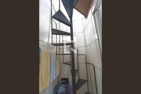 Casa à venda com 60m², 2 quartos e 1 vaga Casa à venda com 60m², 2 quartos e 1 vagaEscada para lavanderia