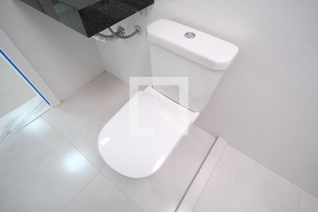 Casa de condomínio para alugar com 150m², 3 quartos e 2 vagasDetalhe do banheiro
