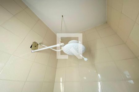 Casa à venda com 300m², 6 quartos e 2 vagasChuveiro do Banheiro da Suite 