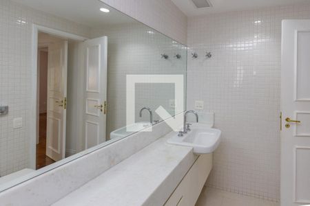 Apartamento à venda com 189m², 4 quartos e 3 vagasBanheiro da Suíte 1