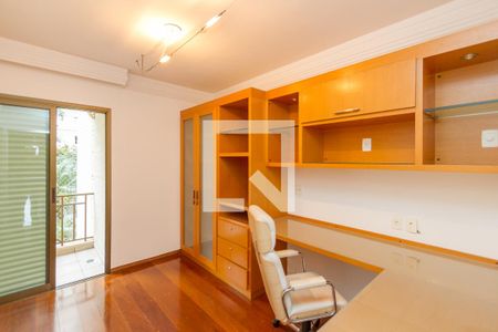 Apartamento à venda com 189m², 4 quartos e 3 vagasQuarto 2