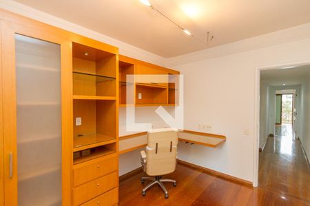 Apartamento à venda com 189m², 4 quartos e 3 vagasQuarto 2