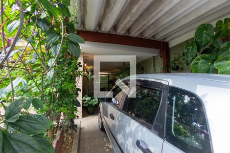 Casa à venda com 320m², 5 quartos e 2 vagasFachada
