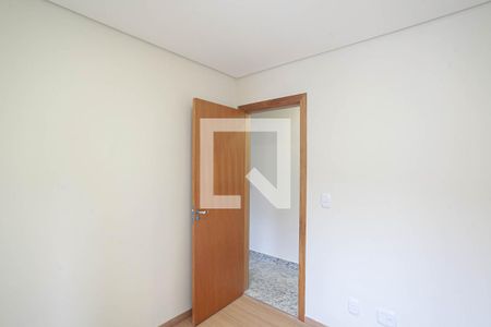 Quarto 1 de apartamento para alugar com 2 quartos, 46m² em Lourdes, Belo Horizonte