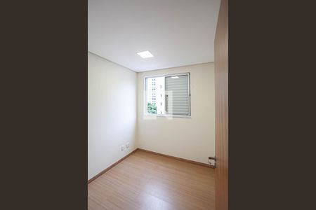 Quarto 1 de apartamento para alugar com 2 quartos, 46m² em Lourdes, Belo Horizonte