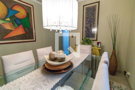 Casa à venda com 230m², 4 quartos e 2 vagas Casa à venda com 230m², 4 quartos e 2 vagasSala de Jantar