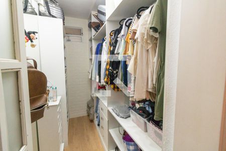 Casa à venda com 230m², 4 quartos e 2 vagas Casa à venda com 230m², 4 quartos e 2 vagasCloset Quarto 3