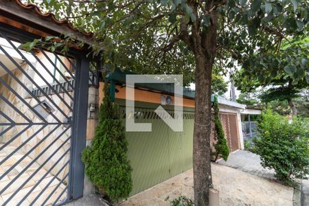 Casa à venda com 230m², 4 quartos e 2 vagas Casa à venda com 230m², 4 quartos e 2 vagasFachada