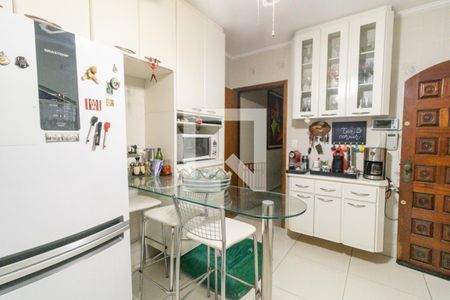 Casa à venda com 230m², 4 quartos e 2 vagas Casa à venda com 230m², 4 quartos e 2 vagasCozinha