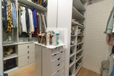 Casa à venda com 230m², 4 quartos e 2 vagas Casa à venda com 230m², 4 quartos e 2 vagasCloset Quarto 3