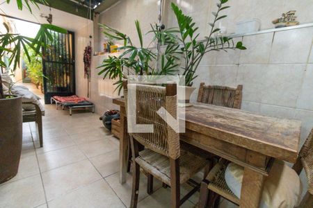 Casa à venda com 230m², 4 quartos e 2 vagas Casa à venda com 230m², 4 quartos e 2 vagasChurrasqueira