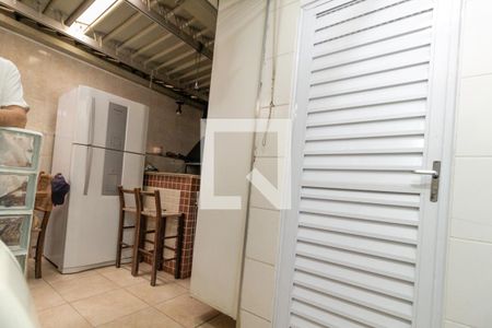 Casa à venda com 230m², 4 quartos e 2 vagas Casa à venda com 230m², 4 quartos e 2 vagasChurrasqueira