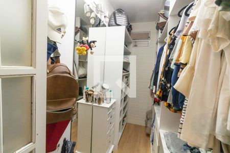 Casa à venda com 230m², 4 quartos e 2 vagas Casa à venda com 230m², 4 quartos e 2 vagasCloset Quarto 3