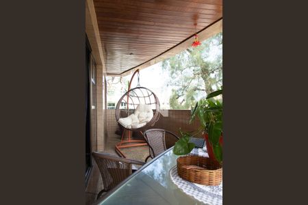 Apartamento à venda com 122m², 3 quartos e 2 vagas Apartamento à venda com 122m², 3 quartos e 2 vagasVaranda