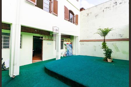 Casa à venda com 312m², 4 quartos e 4 vagas Casa à venda com 312m², 4 quartos e 4 vagasQuintal