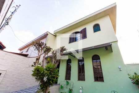 Casa à venda com 312m², 4 quartos e 4 vagas Casa à venda com 312m², 4 quartos e 4 vagasFachada