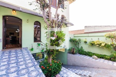 Casa à venda com 312m², 4 quartos e 4 vagas Casa à venda com 312m², 4 quartos e 4 vagasFachada