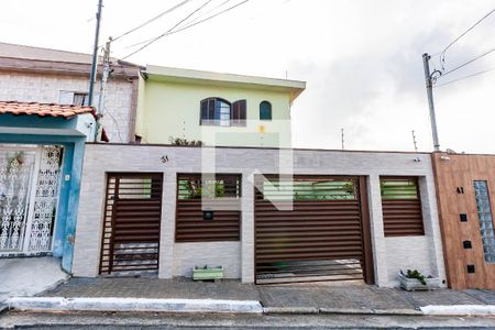 Casa à venda com 312m², 4 quartos e 4 vagas Casa à venda com 312m², 4 quartos e 4 vagasFachada