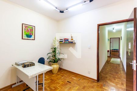 Casa à venda com 312m², 4 quartos e 4 vagas Casa à venda com 312m², 4 quartos e 4 vagasEscritório