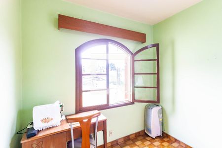 Casa à venda com 312m², 4 quartos e 4 vagas Casa à venda com 312m², 4 quartos e 4 vagasQuarto de Serviço