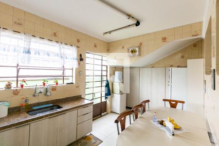 Casa à venda com 312m², 4 quartos e 4 vagas Casa à venda com 312m², 4 quartos e 4 vagasCozinha