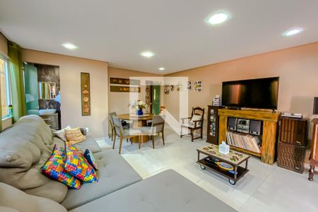 Sala de casa à venda com 4 quartos, 256m² em Vila Cláudia, São Paulo