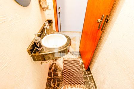 Lavabo de casa para alugar com 3 quartos, 180m² em Jardim Casablanca, São Paulo